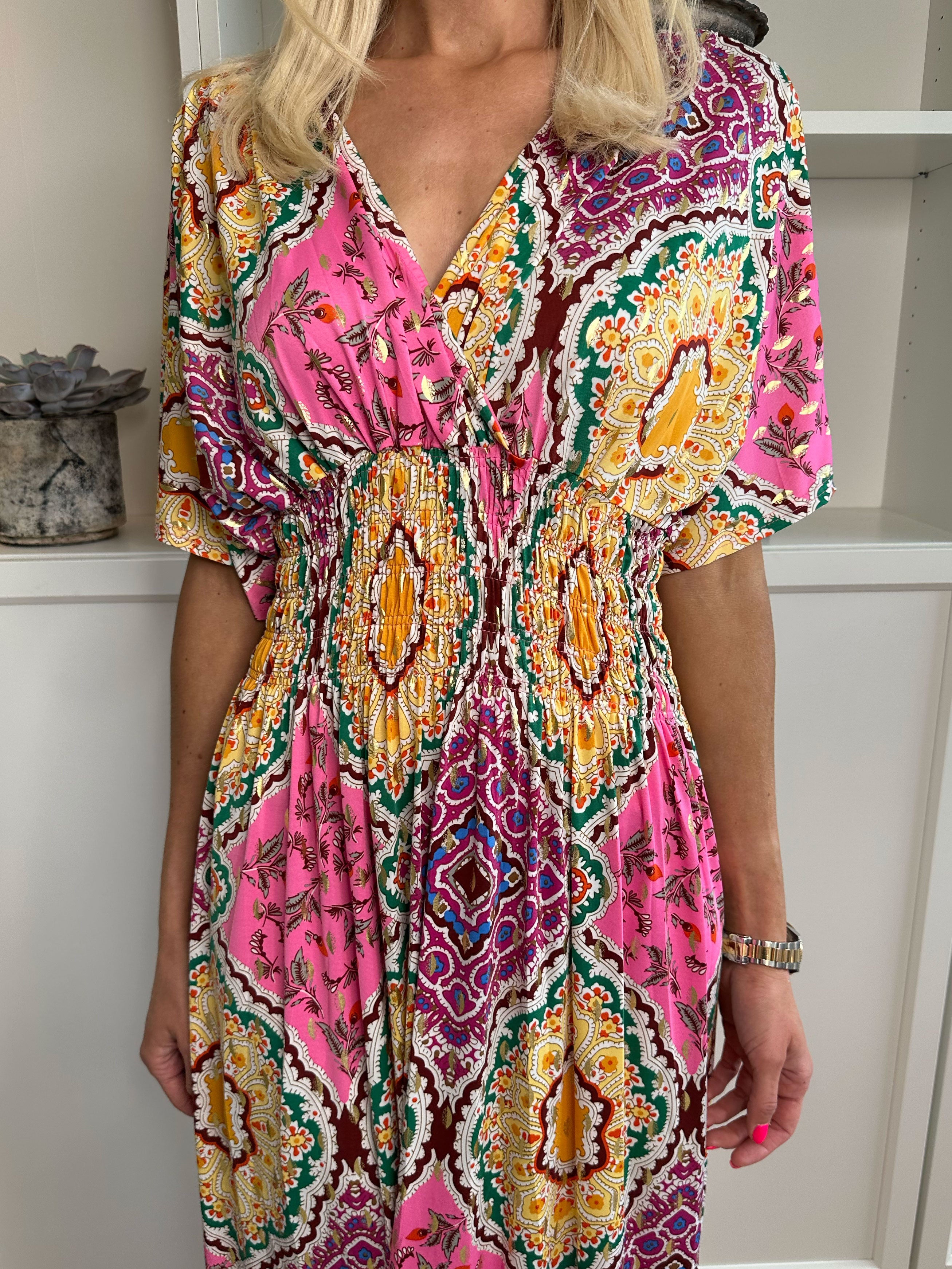 Pams Multi - Lång elastisk klänning i skrynkelfritt tyg